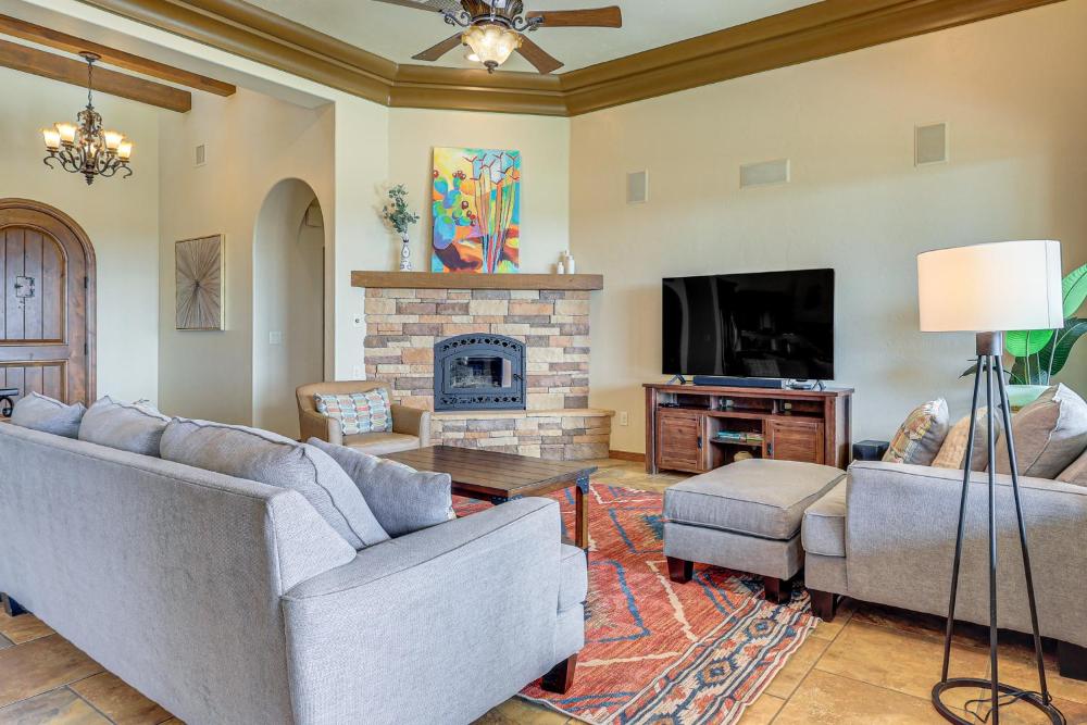 Las Cruces Home with Mountain Views and Private Pool!
